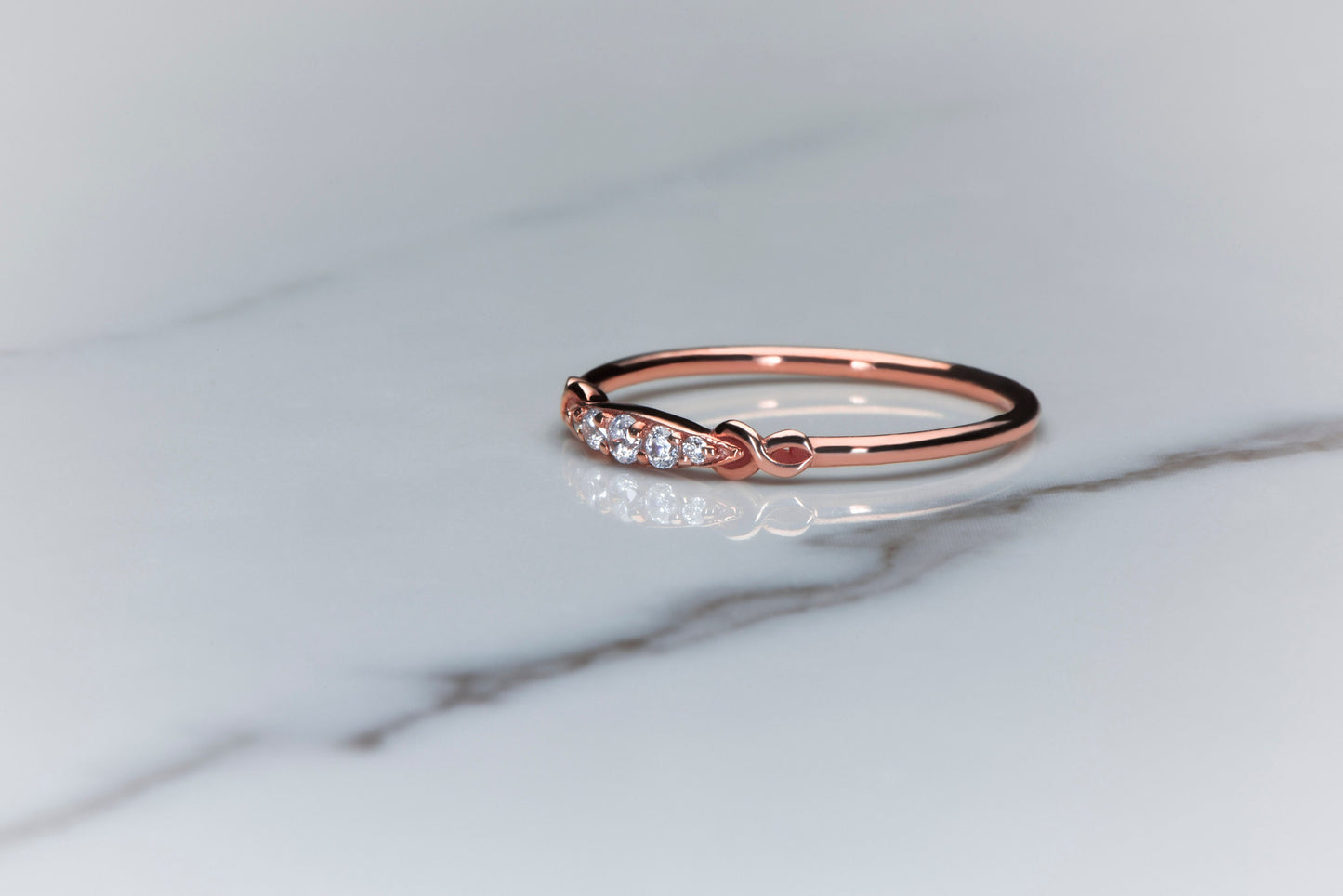 Minimal Gold Diamond Ring, 5 Stone Gold Diamond Ring, Thin Band Gold Ring, Minimal Diamond Stone Ring,Promise Gift Ring,Gift For Mom
