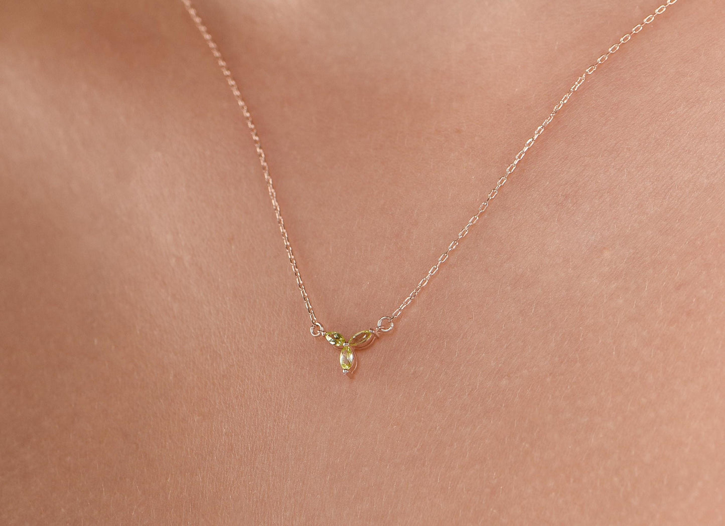 14K Gold Peridot Leaf Necklace - Dainty Green Gemstone Pendant Minimalist Gift for Her