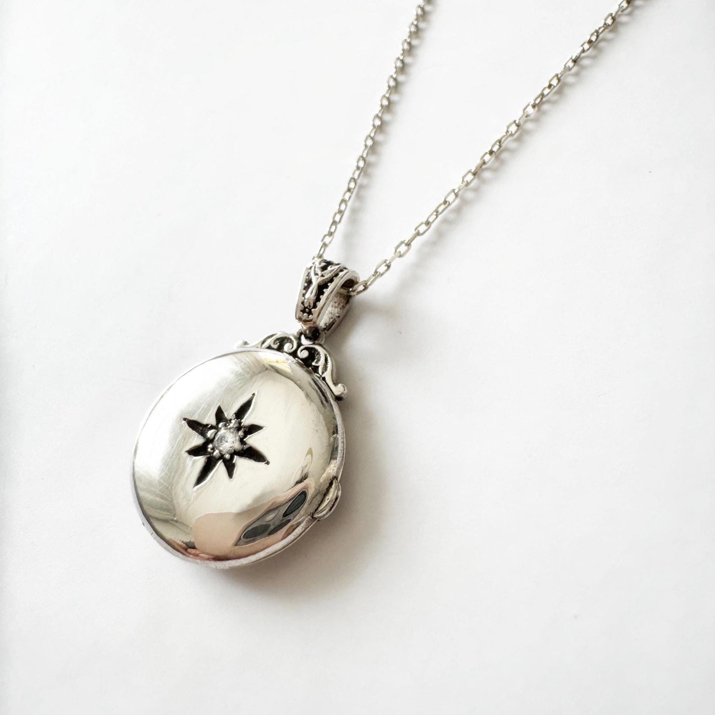 Personalized Silver or Gold Locket Necklace with Diamond, Custom Photo and Engraving, Family Gift, Memorial Keepsake, Silver,8k 14k 18k Gold