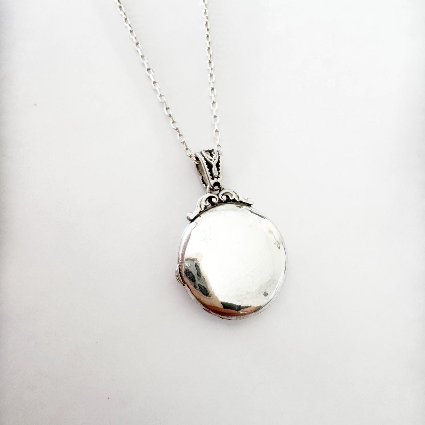 Personalized Silver or Gold Locket Necklace with Diamond, Custom Photo and Engraving, Family Gift, Memorial Keepsake, Silver,8k 14k 18k Gold