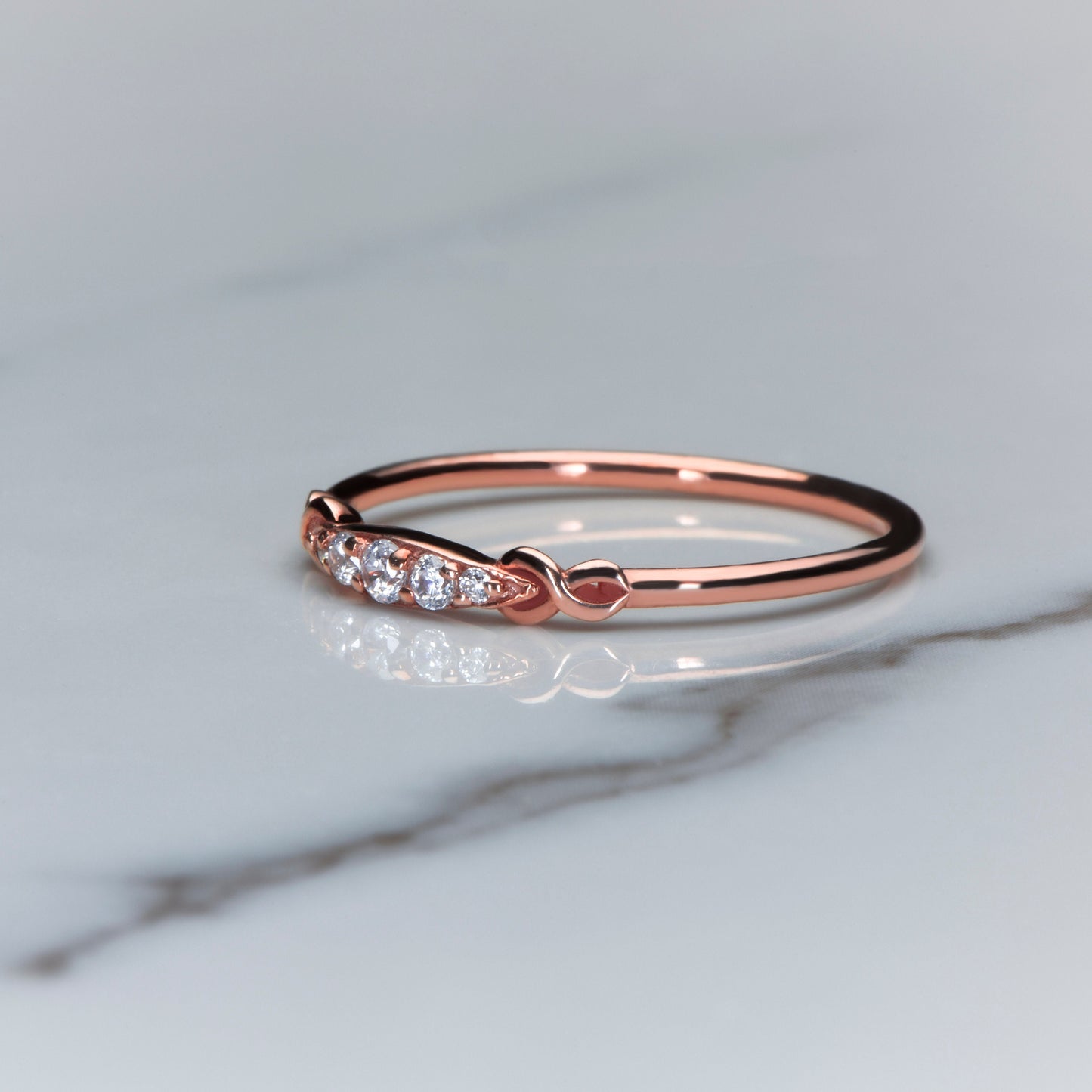 Minimal Gold Diamond Ring, 5 Stone Gold Diamond Ring, Thin Band Gold Ring, Minimal Diamond Stone Ring,Promise Gift Ring,Gift For Mom