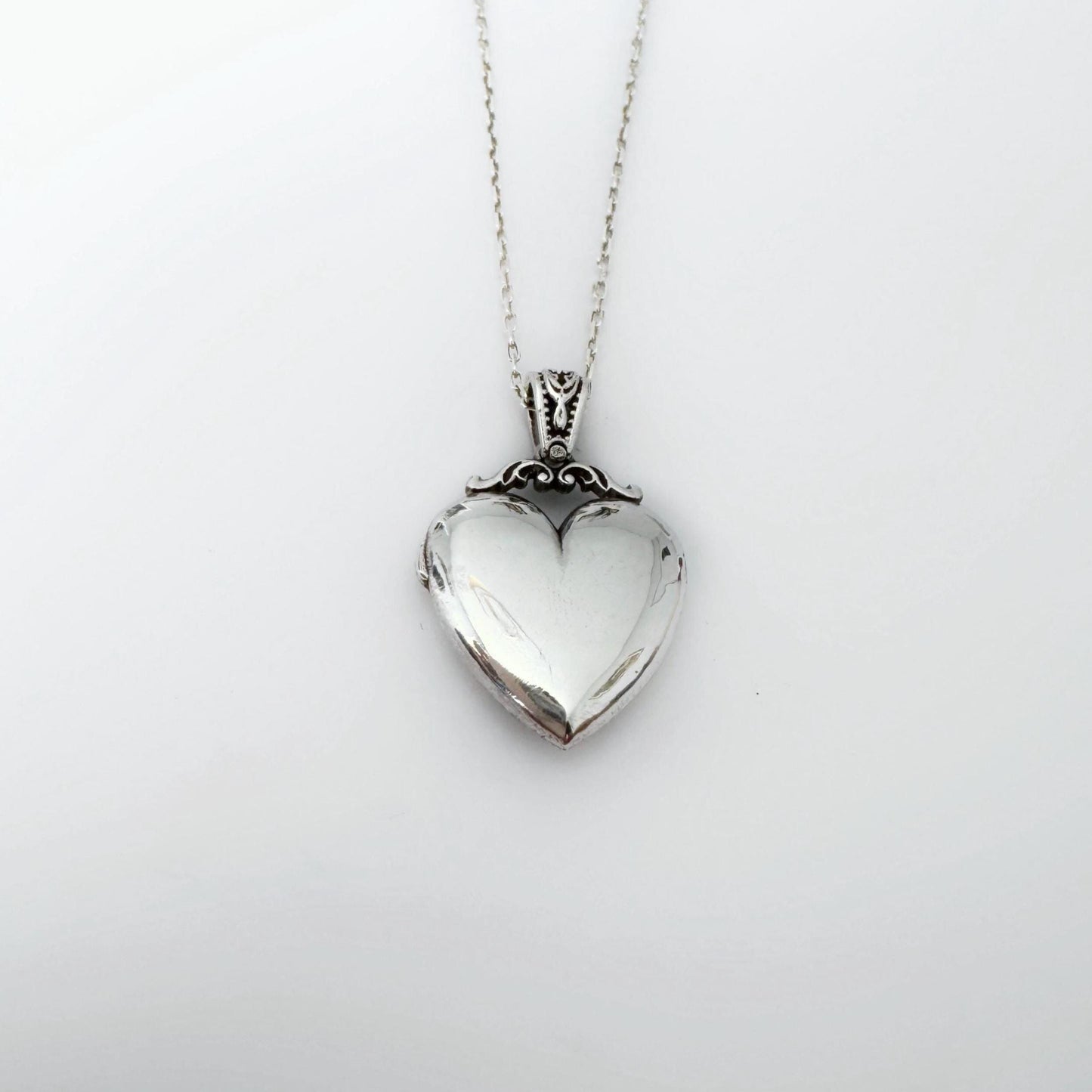 Personalized Heart Locket Necklace with Diamond, Custom Photo & Engraving, Memorial Gift, Silver or Gold, 8k 14k 18k, With or Without chain