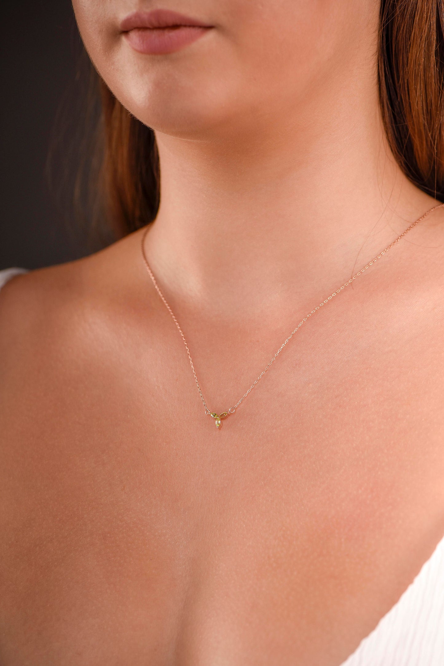 14K Gold Peridot Leaf Necklace - Dainty Green Gemstone Pendant Minimalist Gift for Her