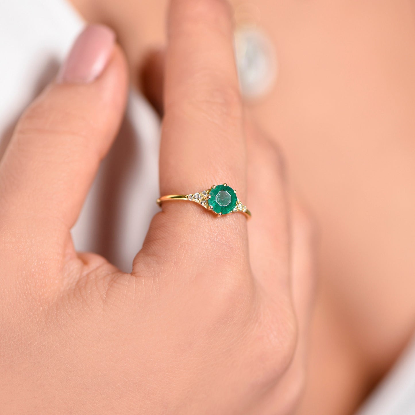 Round Emerald and Diamond Ring in 14k Gold – Classic Green Gemstone Engagement or Mother’s Day Gift