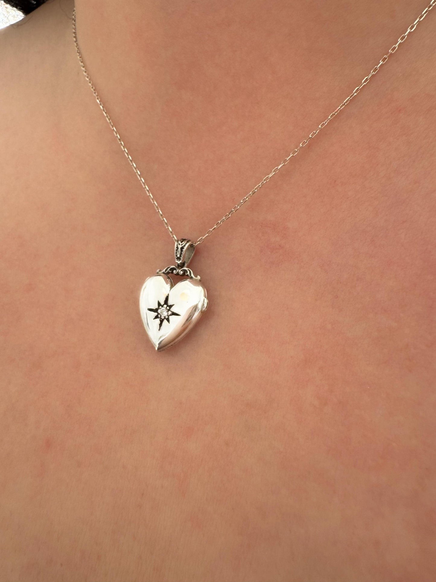 Personalized Heart Locket Necklace with Diamond, Custom Photo & Engraving, Memorial Gift, Silver or Gold, 8k 14k 18k, With or Without chain