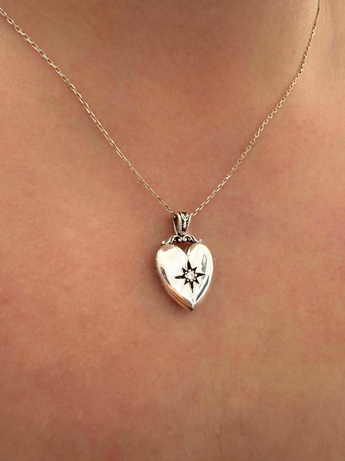 Personalized Heart Locket Necklace with Diamond, Custom Photo & Engraving, Memorial Gift, Silver or Gold, 8k 14k 18k, With or Without chain
