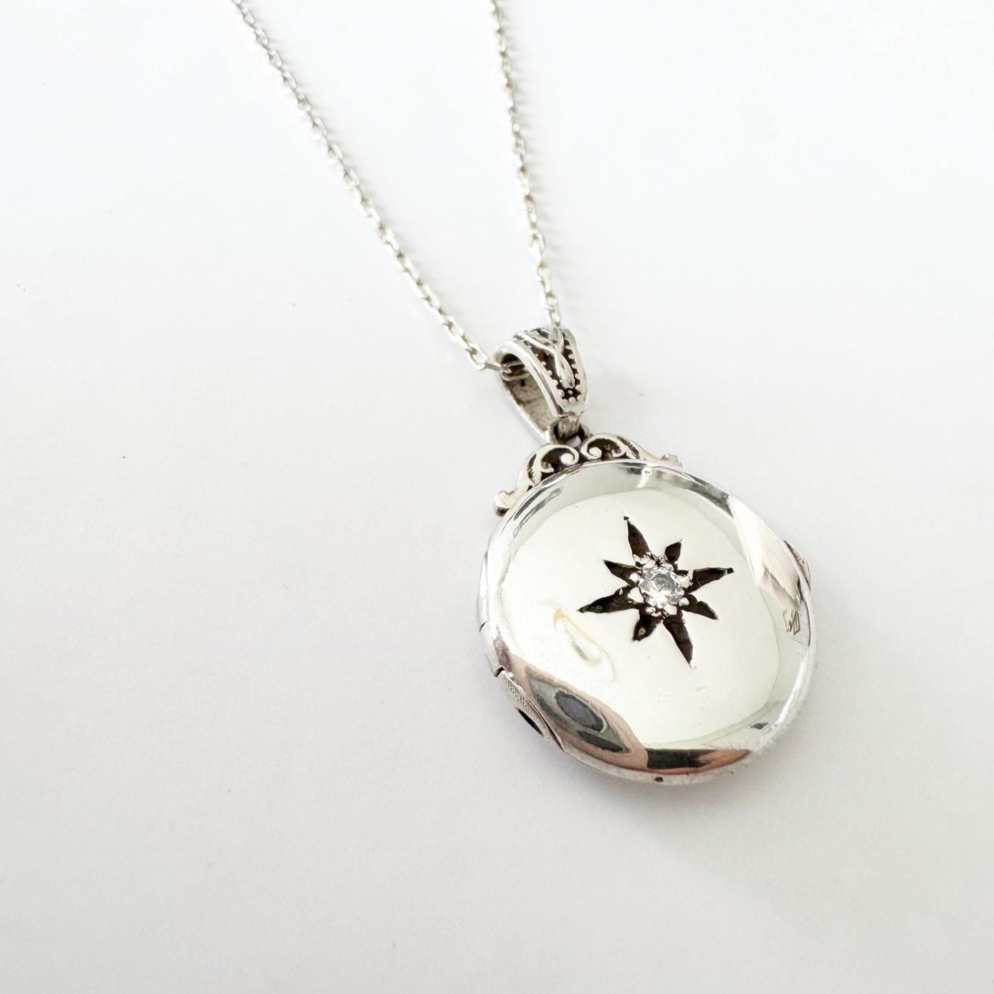 Personalized Silver or Gold Locket Necklace with Diamond, Custom Photo and Engraving, Family Gift, Memorial Keepsake, Silver,8k 14k 18k Gold