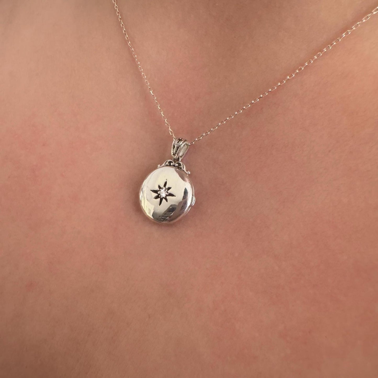 Personalized Silver or Gold Locket Necklace with Diamond, Custom Photo and Engraving, Family Gift, Memorial Keepsake, Silver,8k 14k 18k Gold