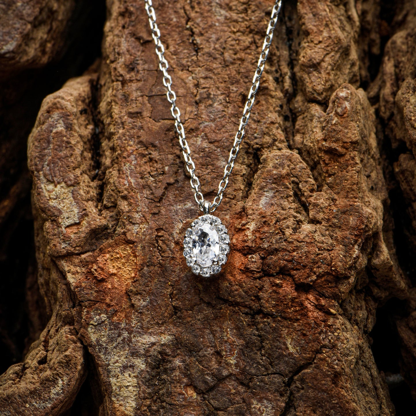 Elegant Oval Halo Pendant,Minimal Diamond Necklace,Wedding Gift Necklace,Stunning Bridal Jewelry, Gift For Mom