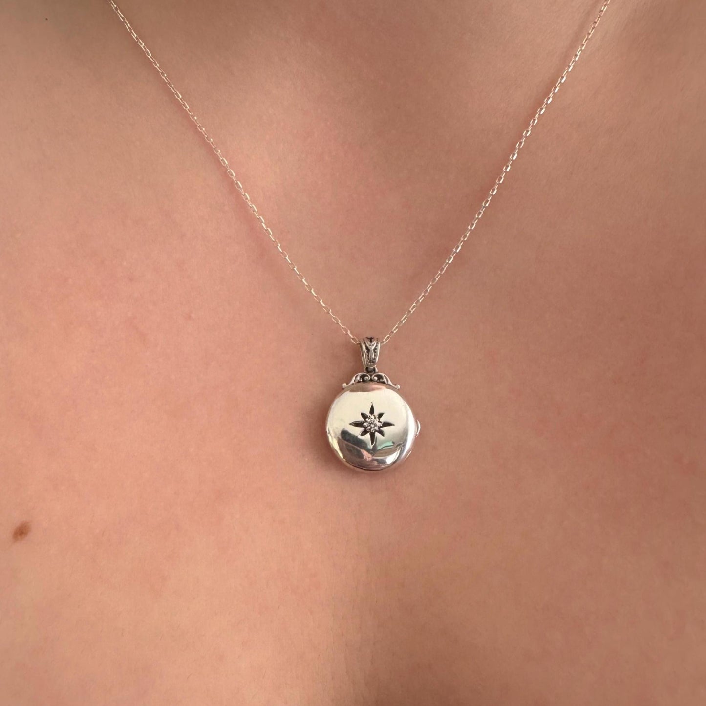 Personalized Silver or Gold Locket Necklace with Diamond, Custom Photo and Engraving, Family Gift, Memorial Keepsake, Silver,8k 14k 18k Gold