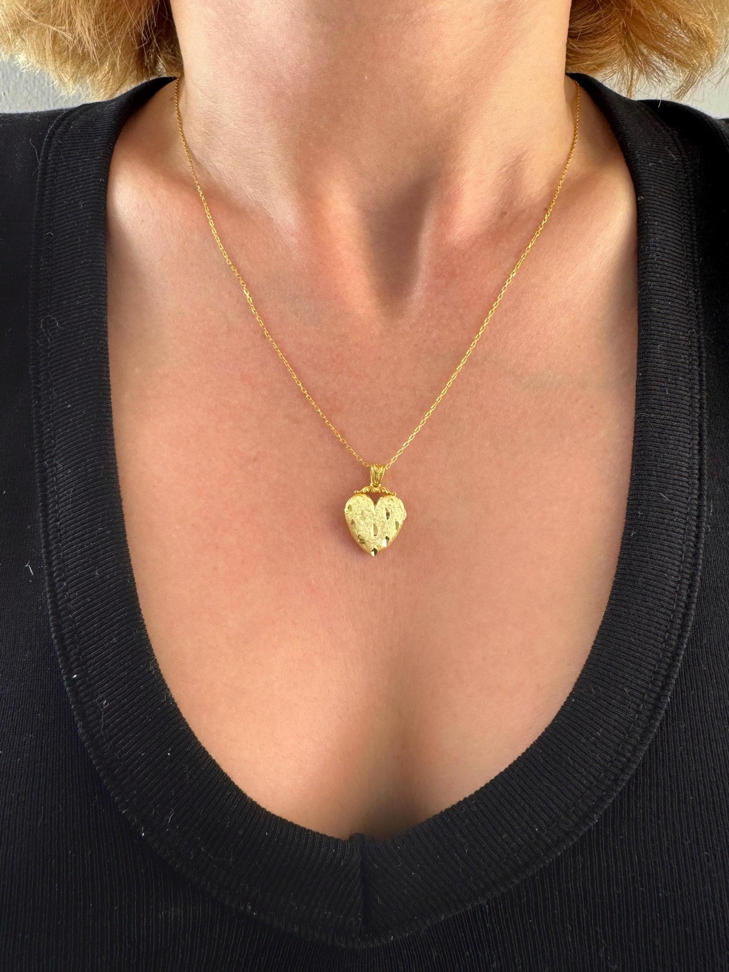 Gold Heart Locket Necklace – Personalized Photo Keepsake Pendant in Solid Gold or Gold-Plated Silver
