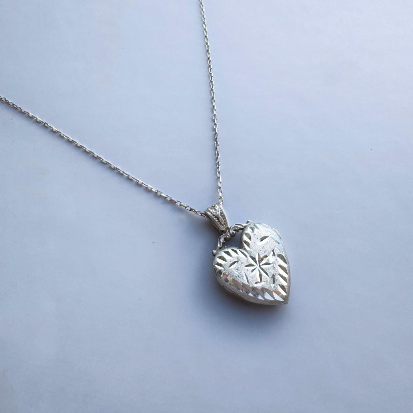 Heart Locket Necklace with Hand-Engraved Polaris and Leaf Motifs, Custom Photo and Engraving, Double-Sided Pendant in Silver or Solid Gold
