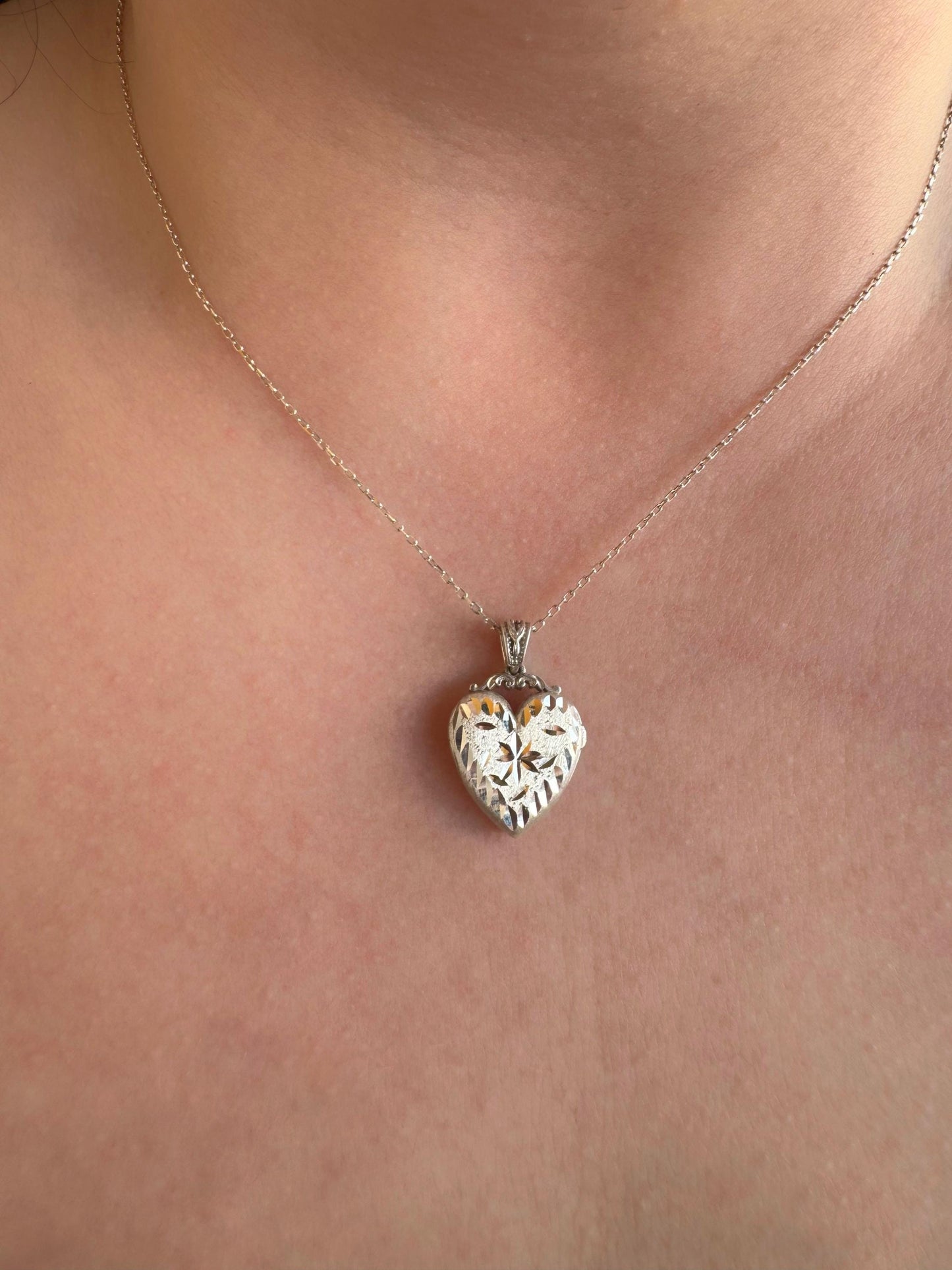 Heart Locket Necklace with Hand-Engraved Polaris and Leaf Motifs, Custom Photo and Engraving, Double-Sided Pendant in Silver or Solid Gold