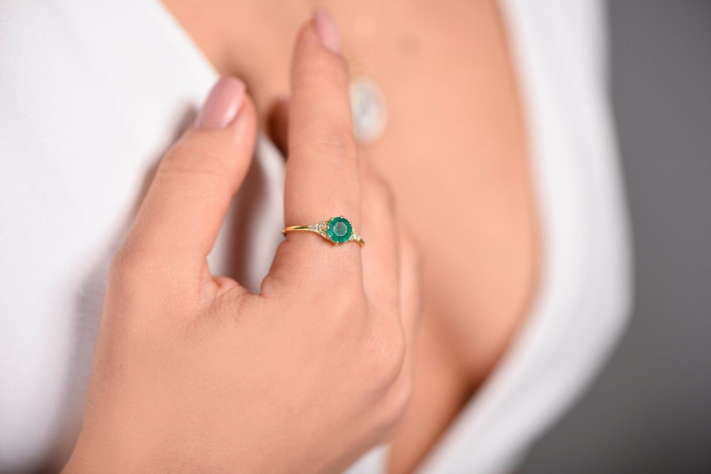 Round Emerald and Diamond Ring in 14k Gold – Classic Green Gemstone Engagement or Mother’s Day Gift