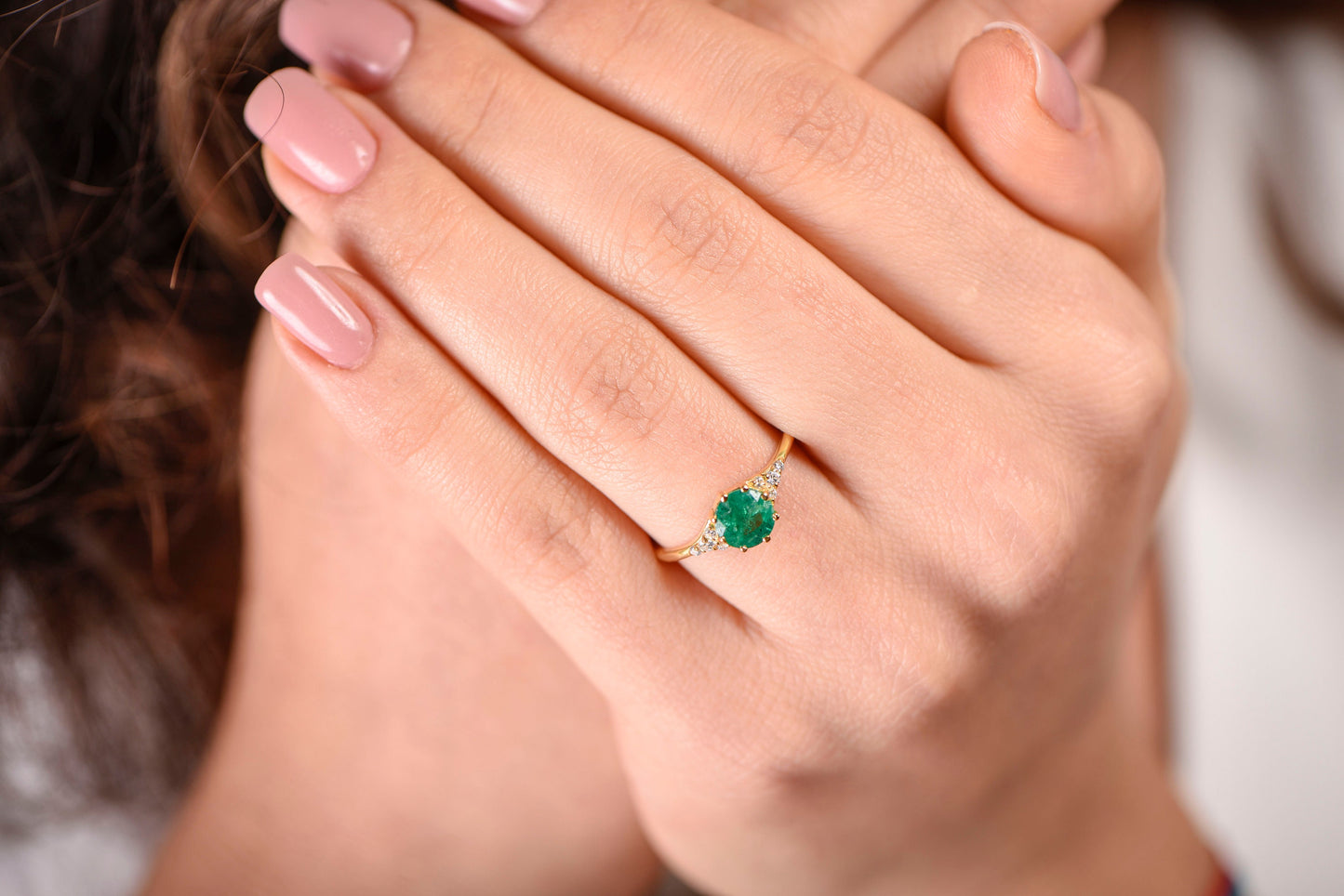 Round Emerald and Diamond Ring in 14k Gold – Classic Green Gemstone Engagement or Mother’s Day Gift