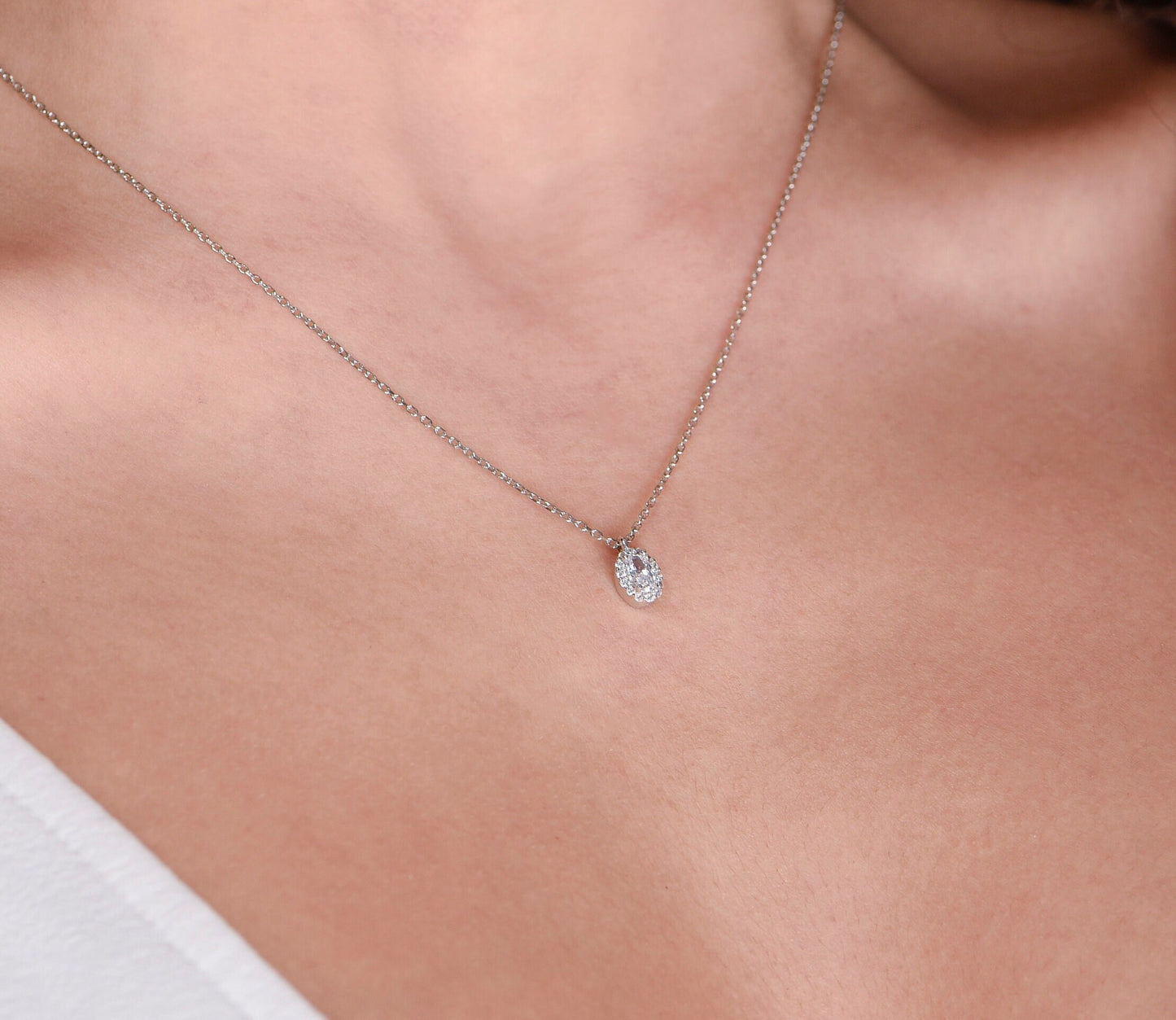 Elegant Oval Halo Pendant,Minimal Diamond Necklace,Wedding Gift Necklace,Stunning Bridal Jewelry, Gift For Mom