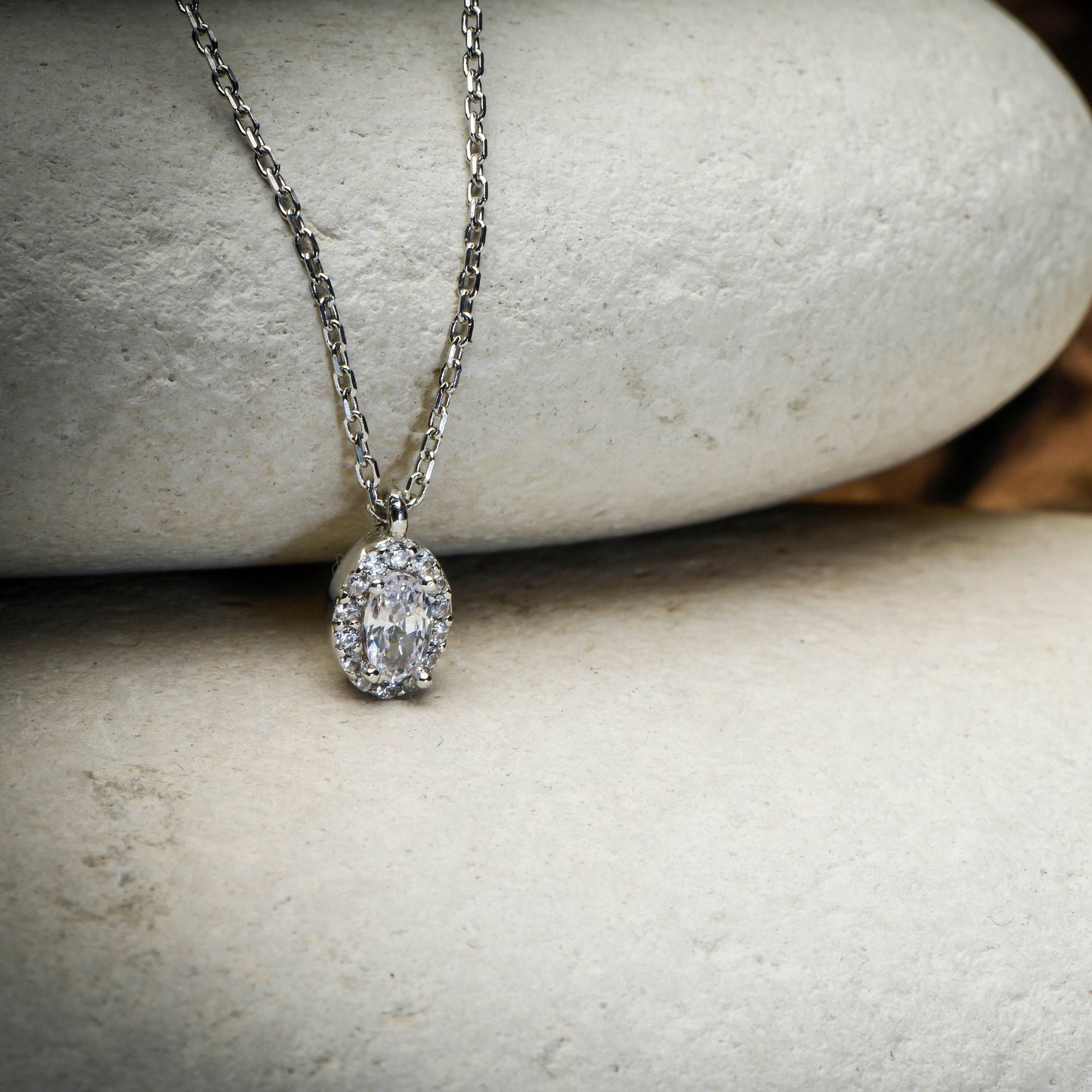 Elegant Oval Halo Pendant,Minimal Diamond Necklace,Wedding Gift Necklace,Stunning Bridal Jewelry, Gift For Mom