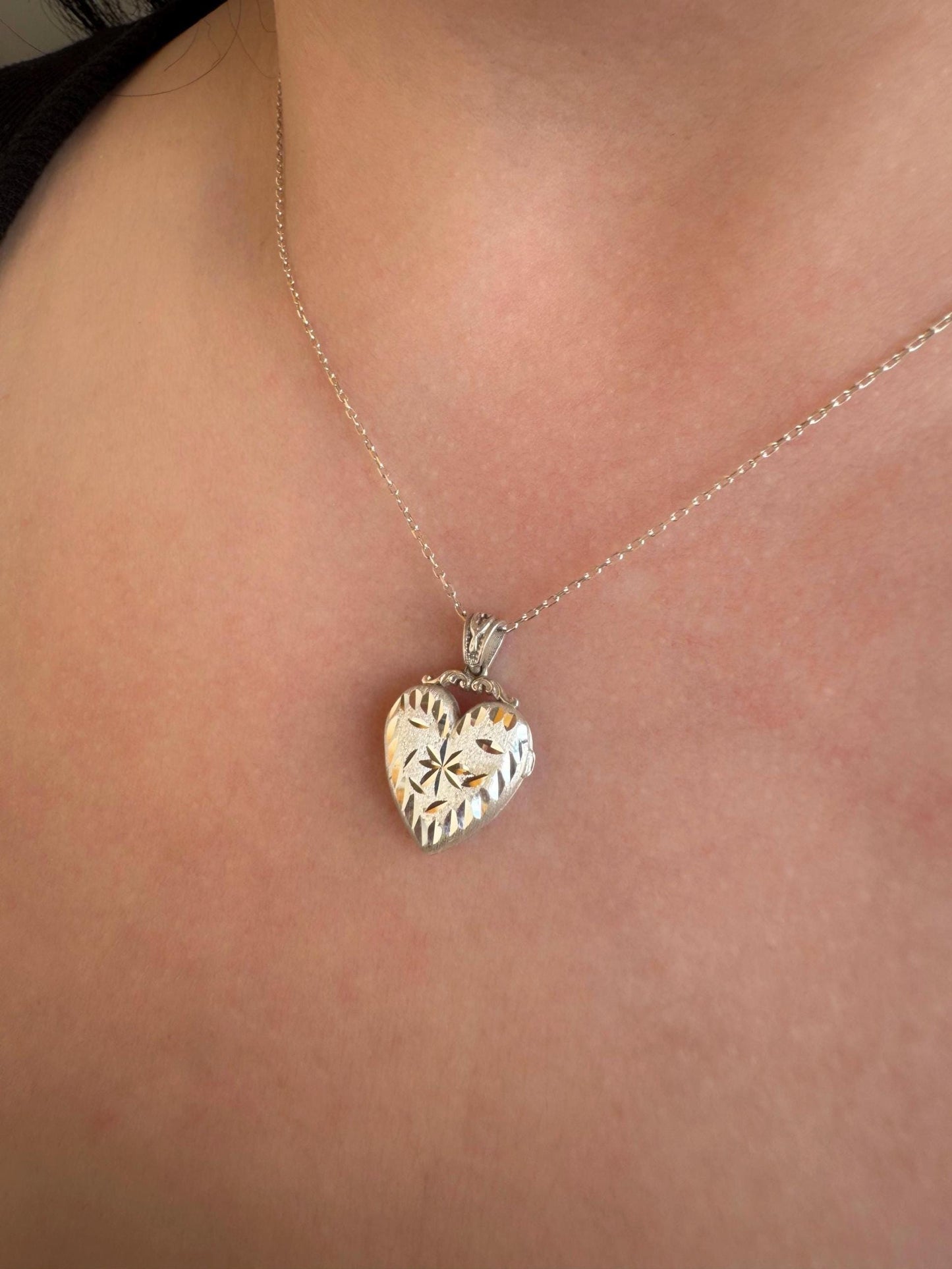 Heart Locket Necklace with Hand-Engraved Polaris and Leaf Motifs, Custom Photo and Engraving, Double-Sided Pendant in Silver or Solid Gold