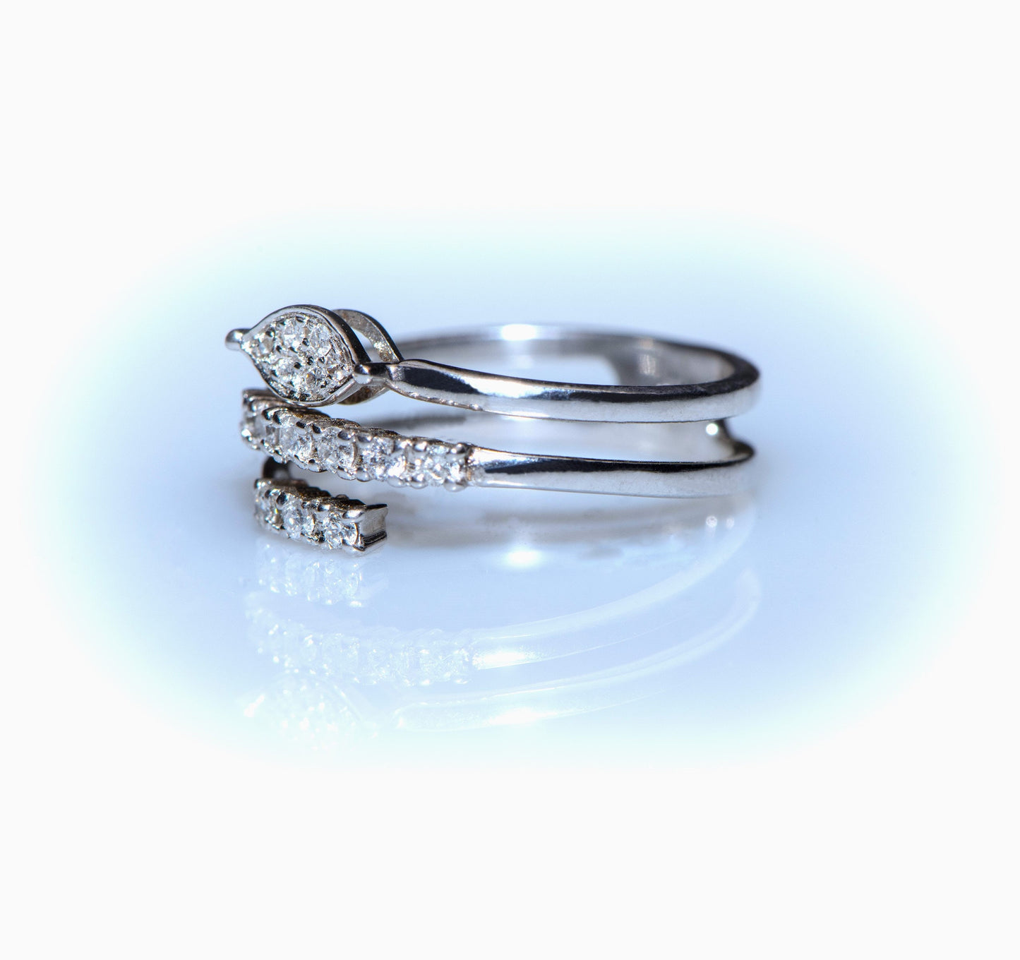 18K White Gold Diamond Spiral Ring – Minimalist Art Deco Wrap Ring for Everyday Elegance or Gift