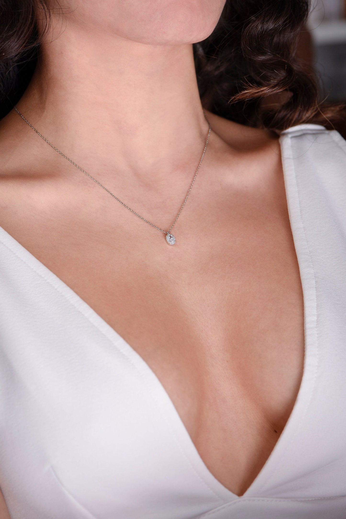 Elegant Oval Halo Pendant,Minimal Diamond Necklace,Wedding Gift Necklace,Stunning Bridal Jewelry, Gift For Mom