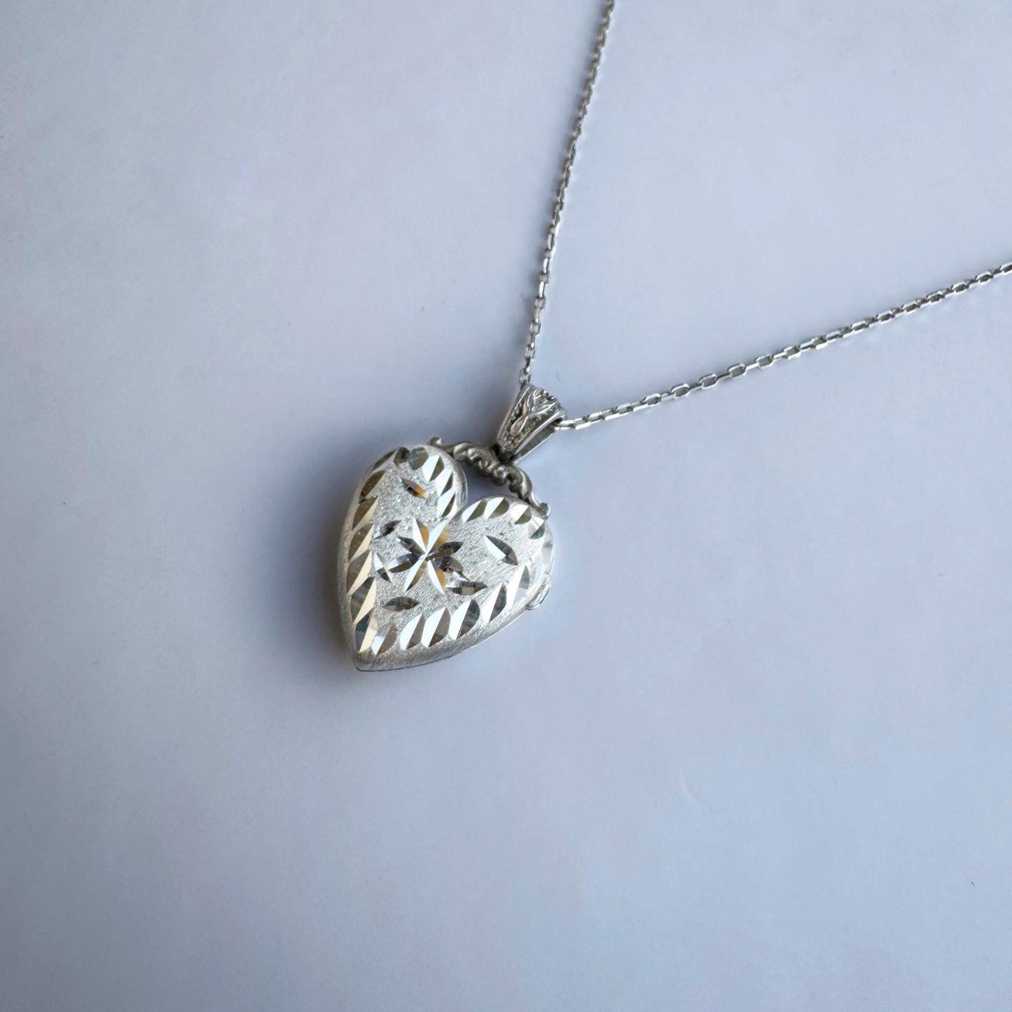 Heart Locket Necklace with Hand-Engraved Polaris and Leaf Motifs, Custom Photo and Engraving, Double-Sided Pendant in Silver or Solid Gold