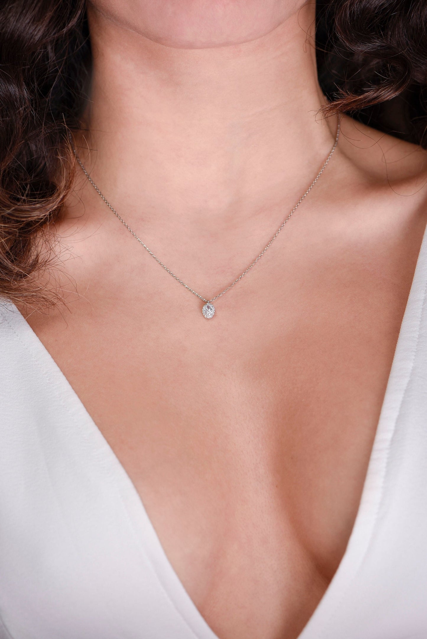 Elegant Oval Halo Pendant,Minimal Diamond Necklace,Wedding Gift Necklace,Stunning Bridal Jewelry, Gift For Mom