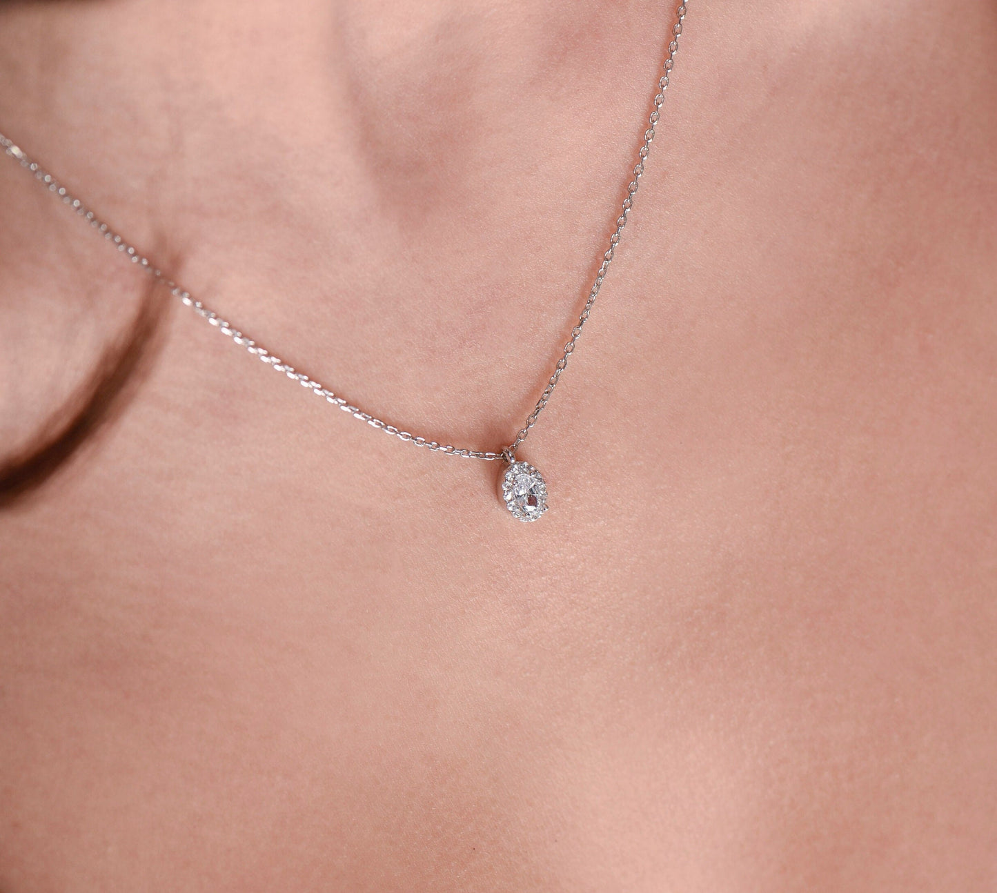 Elegant Oval Halo Pendant,Minimal Diamond Necklace,Wedding Gift Necklace,Stunning Bridal Jewelry, Gift For Mom