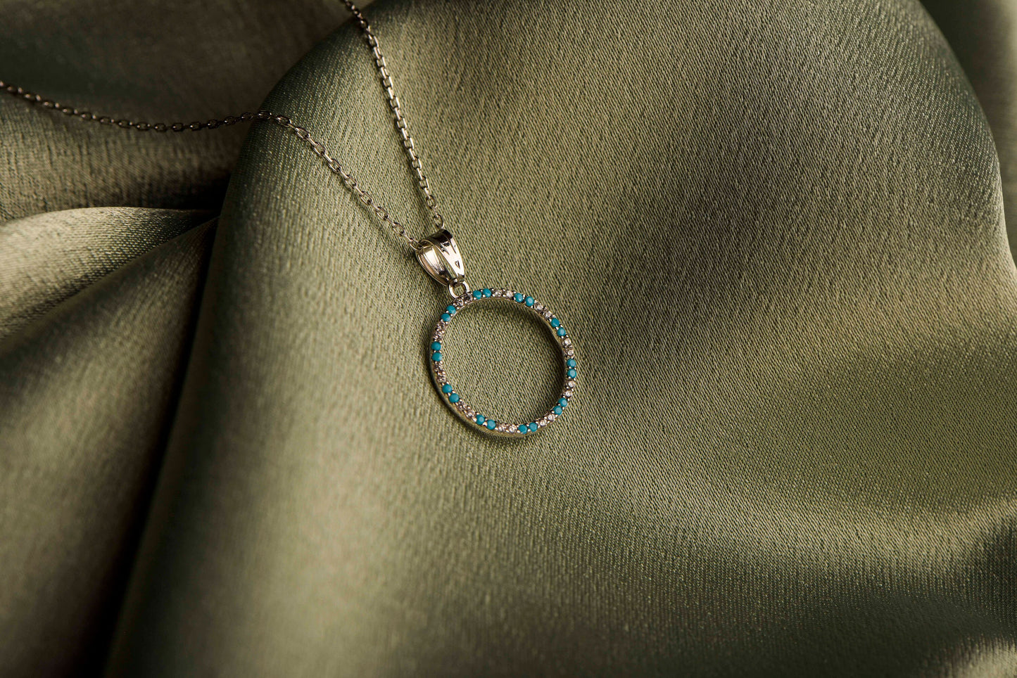 Stunning Diamond and Turquoise Circle Necklace,Modern and Versatile Jewelry,Birthday Gift Necklace,Christmas Gift Necklace,X-mas Gift Charm