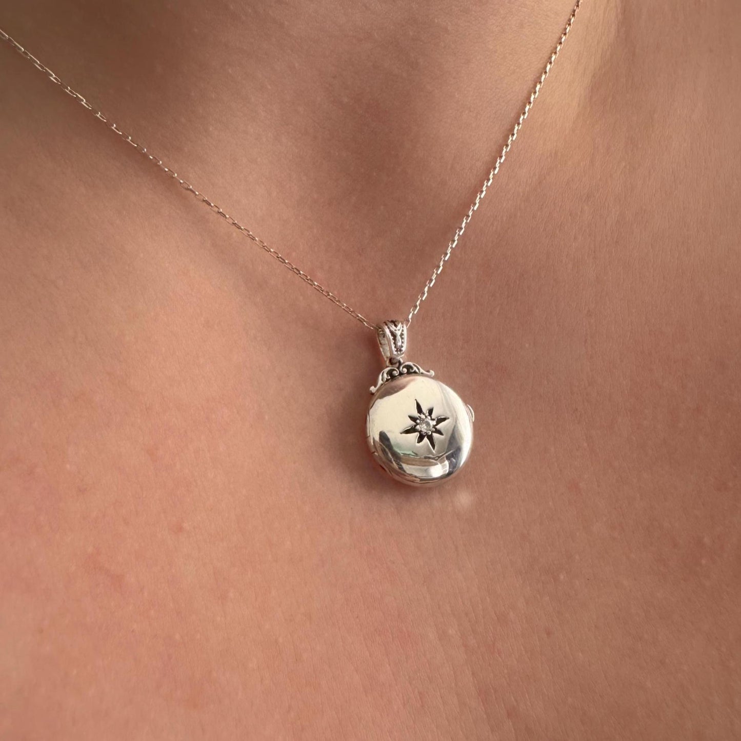Personalized Silver or Gold Locket Necklace with Diamond, Custom Photo and Engraving, Family Gift, Memorial Keepsake, Silver,8k 14k 18k Gold