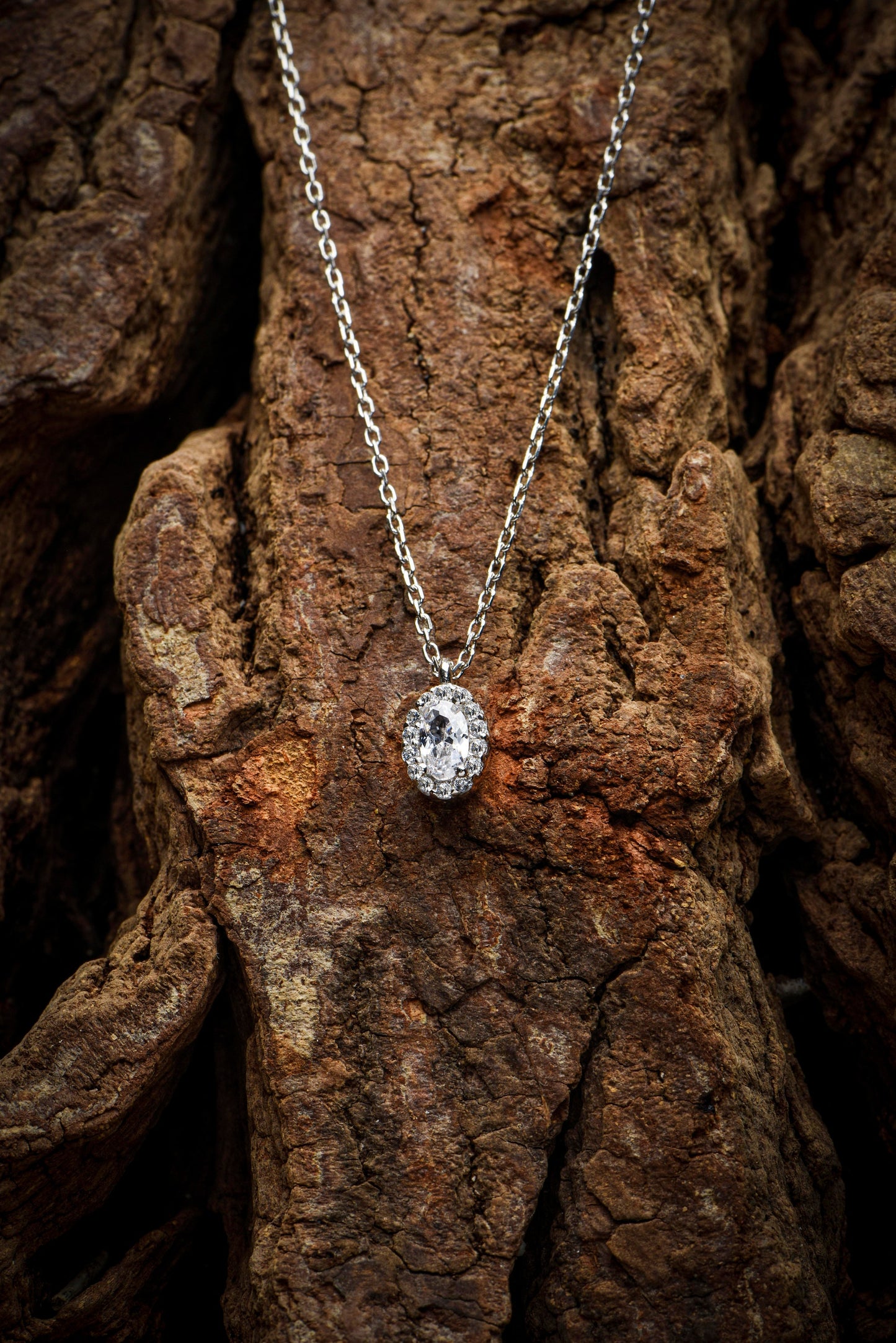 Elegant Oval Halo Pendant,Minimal Diamond Necklace,Wedding Gift Necklace,Stunning Bridal Jewelry, Gift For Mom