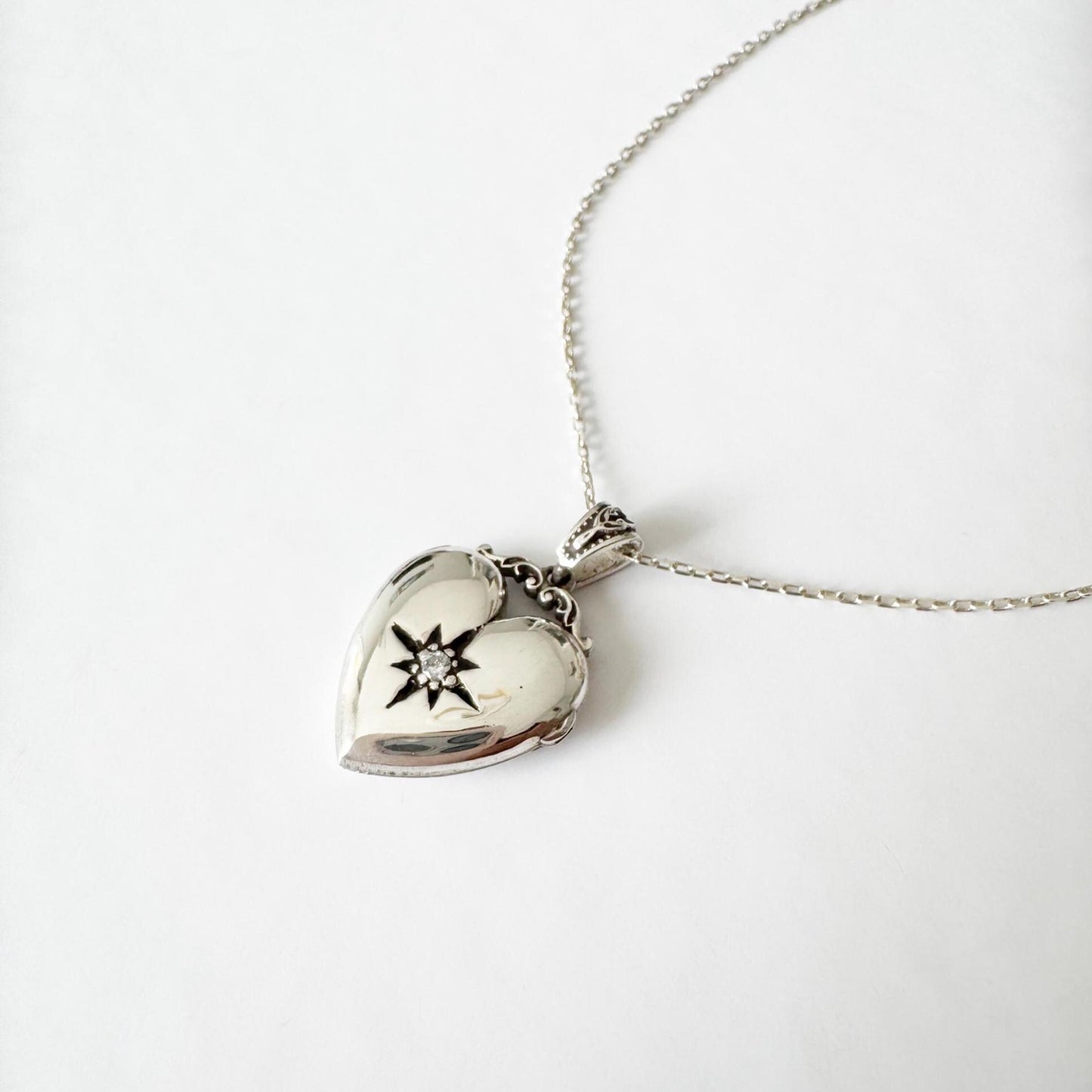 Personalized Heart Locket Necklace with Diamond, Custom Photo & Engraving, Memorial Gift, Silver or Gold, 8k 14k 18k, With or Without chain