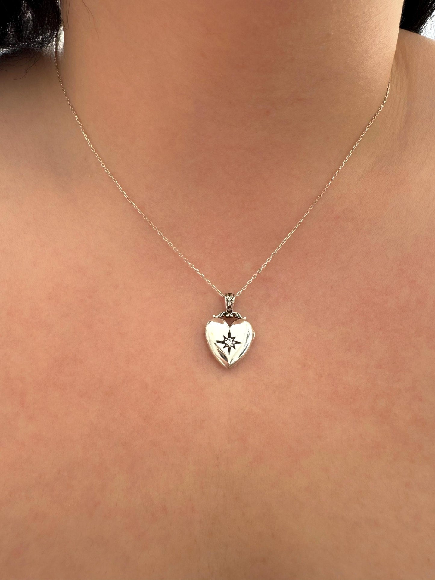 Personalized Heart Locket Necklace with Diamond, Custom Photo & Engraving, Memorial Gift, Silver or Gold, 8k 14k 18k, With or Without chain