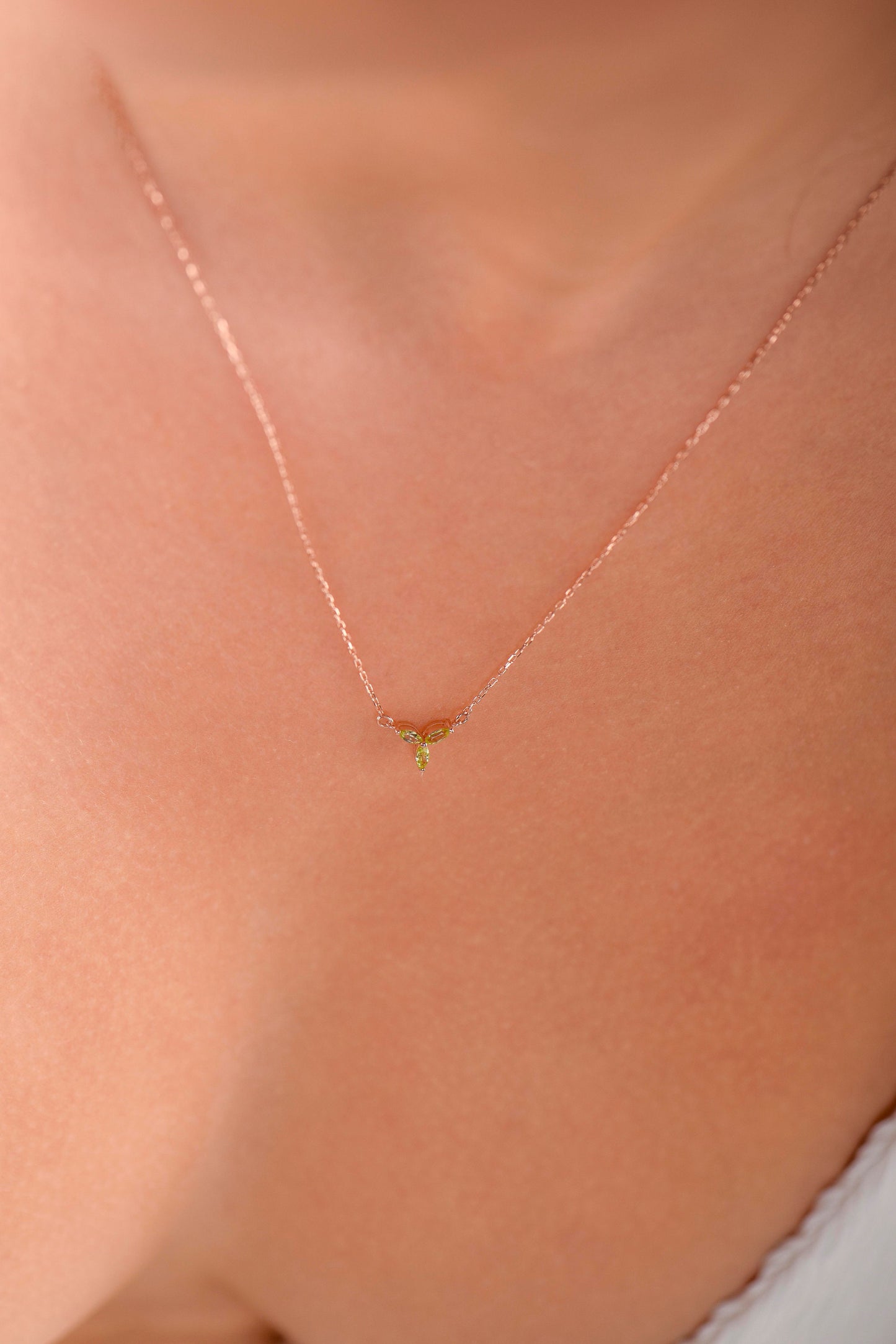 14K Gold Peridot Leaf Necklace - Dainty Green Gemstone Pendant Minimalist Gift for Her