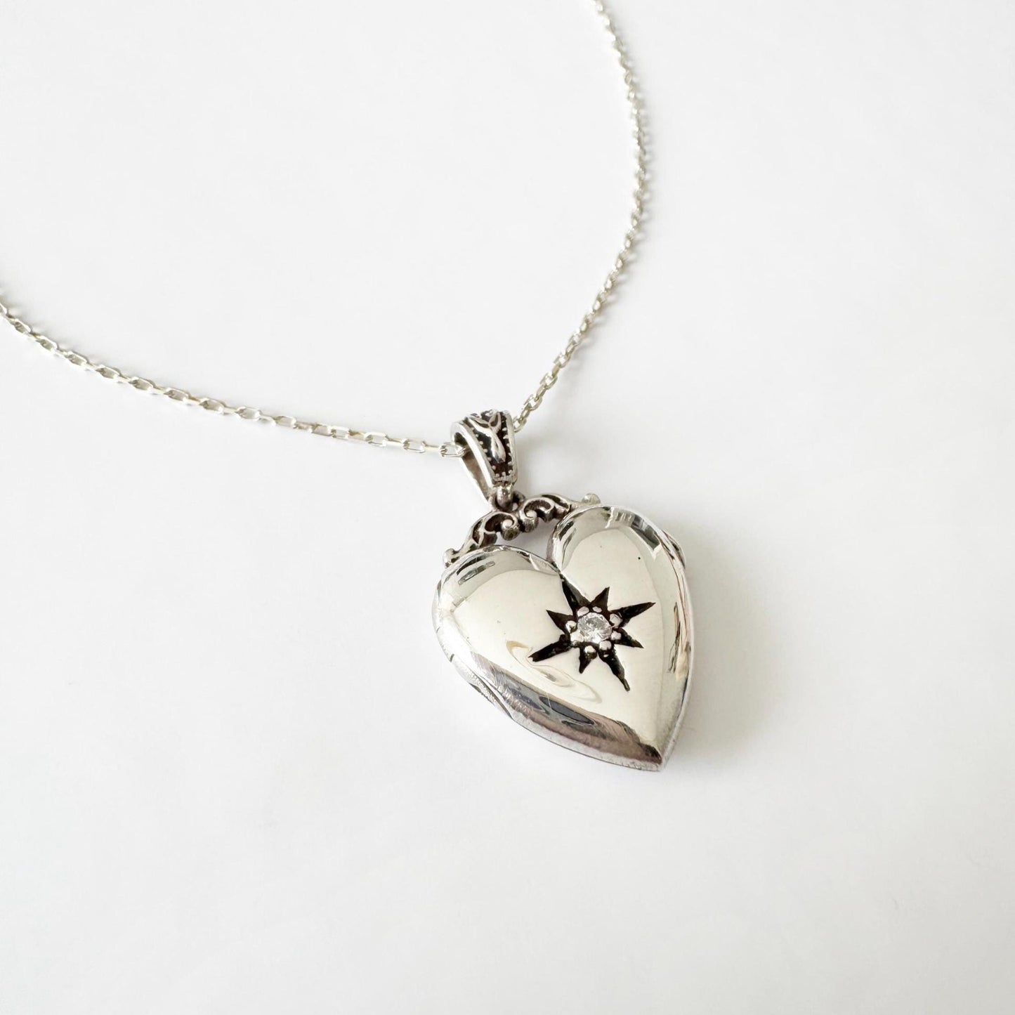Personalized Heart Locket Necklace with Diamond, Custom Photo & Engraving, Memorial Gift, Silver or Gold, 8k 14k 18k, With or Without chain