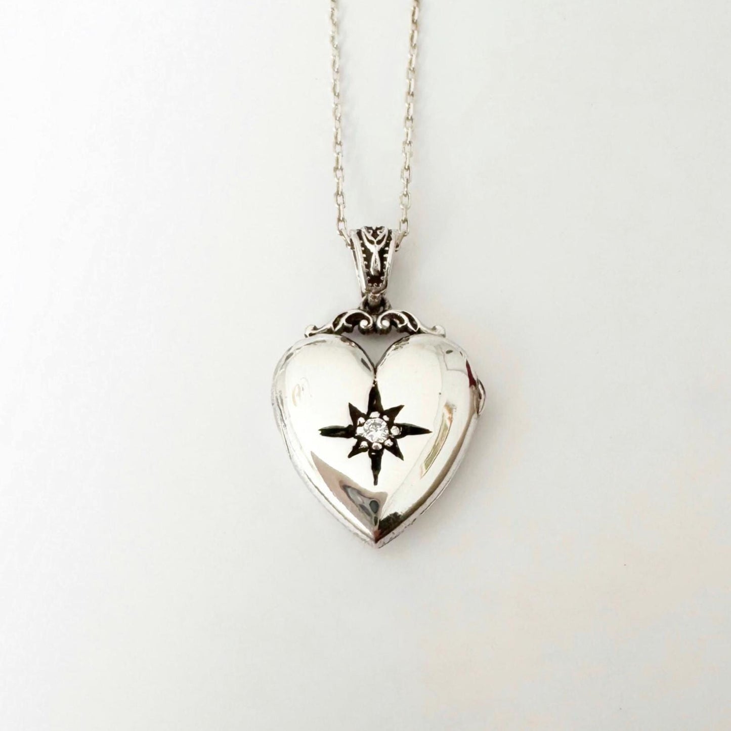 Personalized Heart Locket Necklace with Diamond, Custom Photo & Engraving, Memorial Gift, Silver or Gold, 8k 14k 18k, With or Without chain