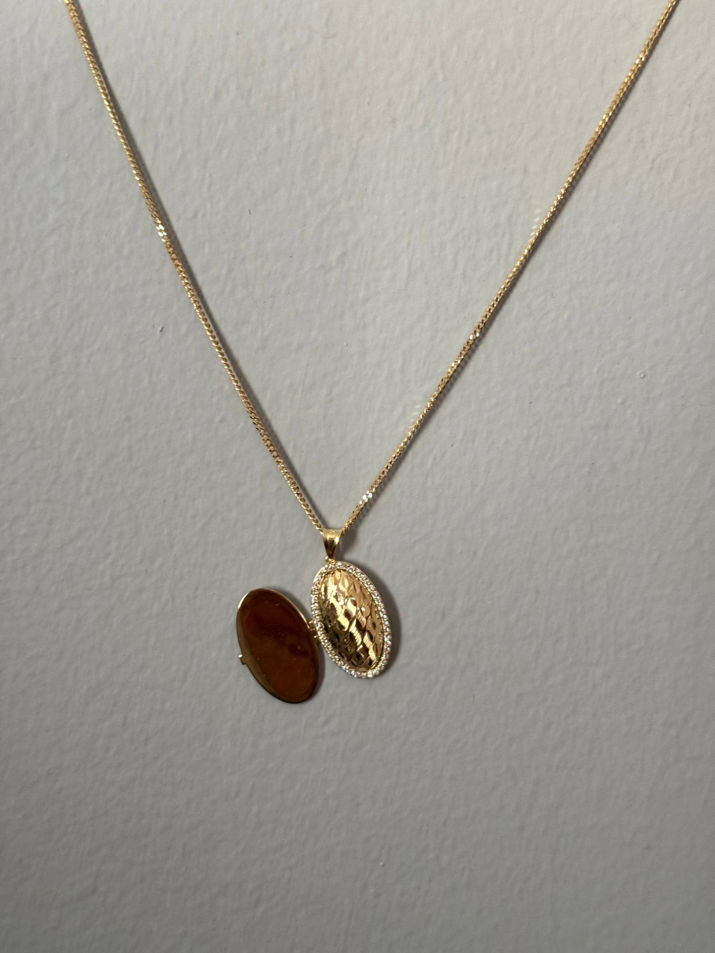 14K Solid Gold Locket Necklace / Diamond Bezel Photo Locket Necklace / Handmade Embossed Locket Necklace/Mother's Day Gift/Mother's Day