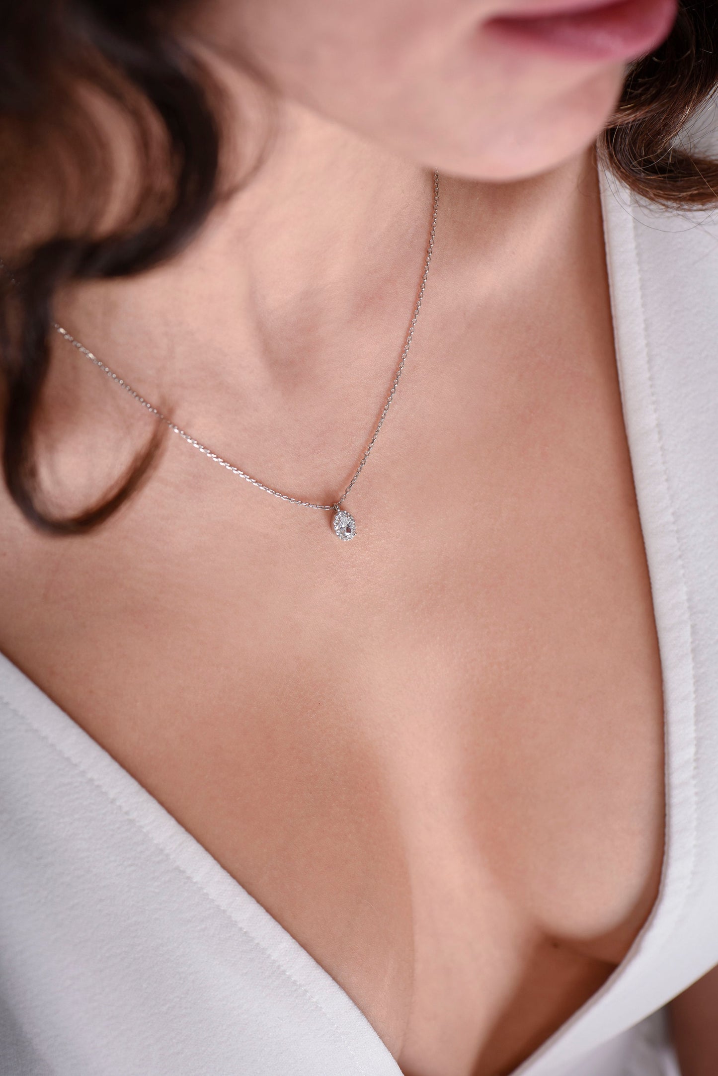 Elegant Oval Halo Pendant,Minimal Diamond Necklace,Wedding Gift Necklace,Stunning Bridal Jewelry, Gift For Mom