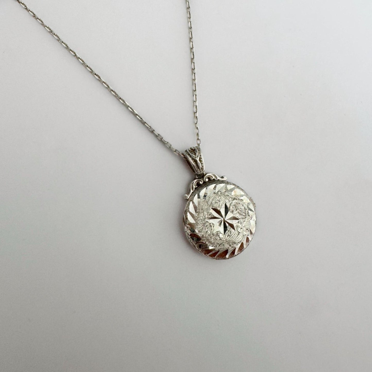 Hand Engraved Star Round Locket Necklace with Photo & Custom Engraving – 925 Sterling Silver or Solid Gold Options