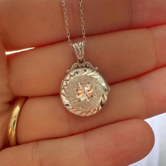 Hand Engraved Star Round Locket Necklace with Photo & Custom Engraving – 925 Sterling Silver or Solid Gold Options