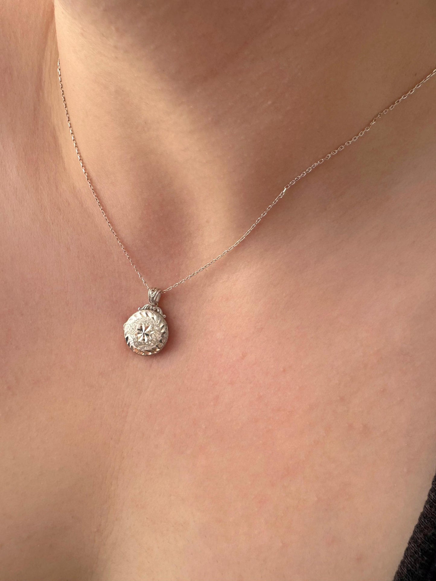 Hand Engraved Star Round Locket Necklace with Photo & Custom Engraving – 925 Sterling Silver or Solid Gold Options