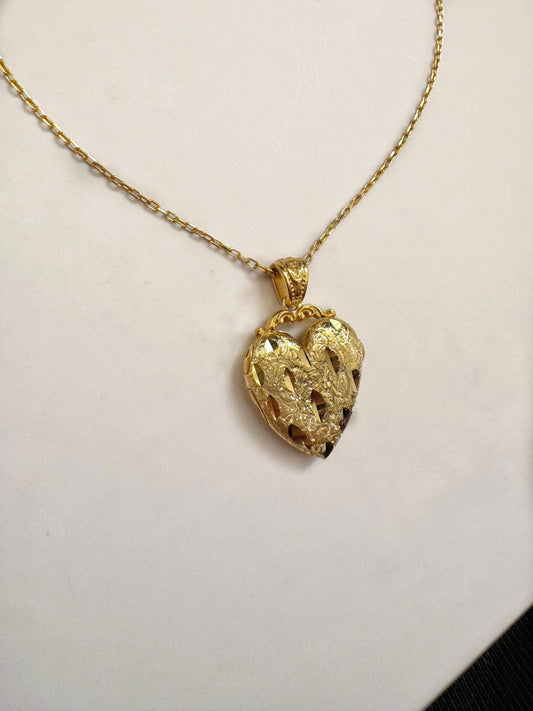 Gold Heart Locket Necklace – Personalized Photo Keepsake Pendant in Solid Gold or Gold-Plated Silver