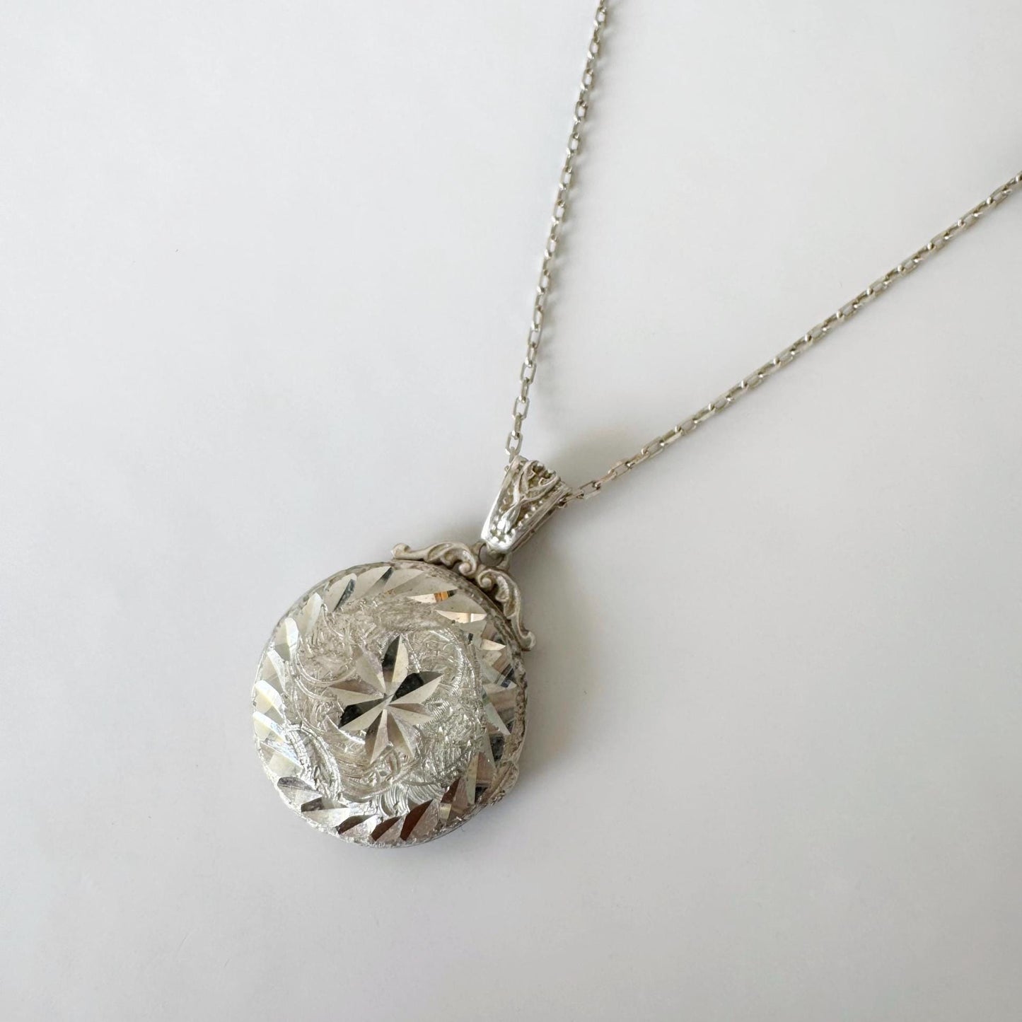 Hand Engraved Star Round Locket Necklace with Photo & Custom Engraving – 925 Sterling Silver or Solid Gold Options