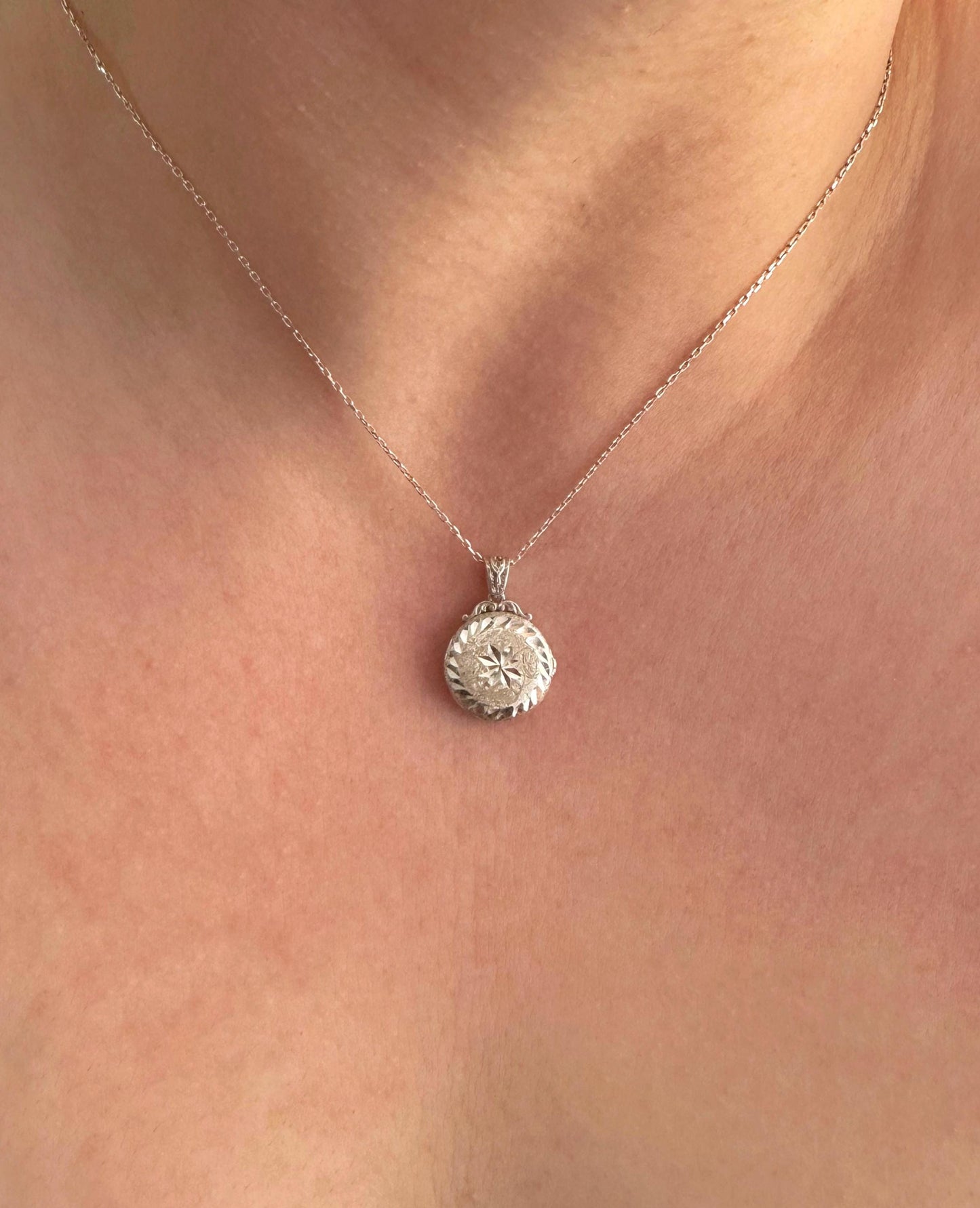 Hand Engraved Star Round Locket Necklace with Photo & Custom Engraving – 925 Sterling Silver or Solid Gold Options